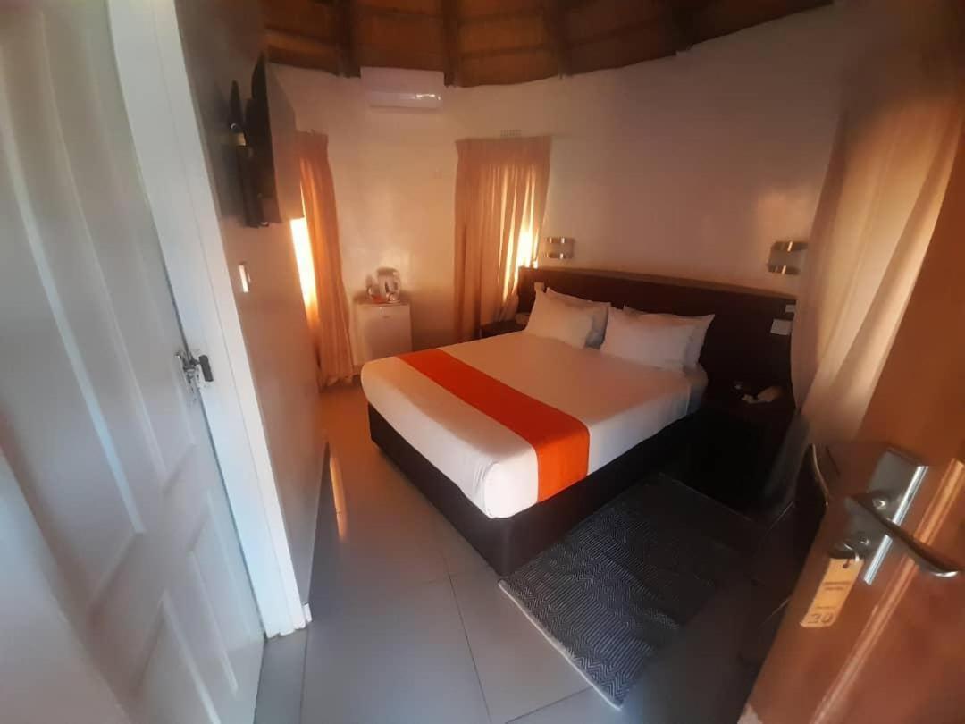 Nkanga Hotel Касане Экстерьер фото