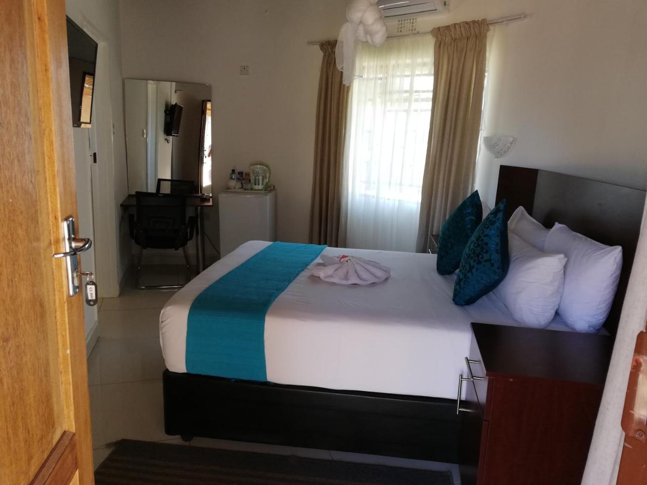Nkanga Hotel Касане Экстерьер фото